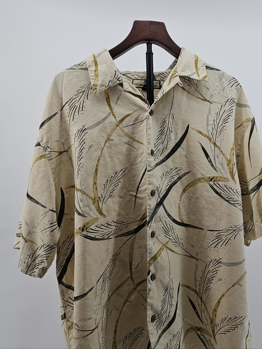 Tommy Bahama Men’s L 100% Silk Cream Abstract Tropical Camp Shirt Vintage Resort